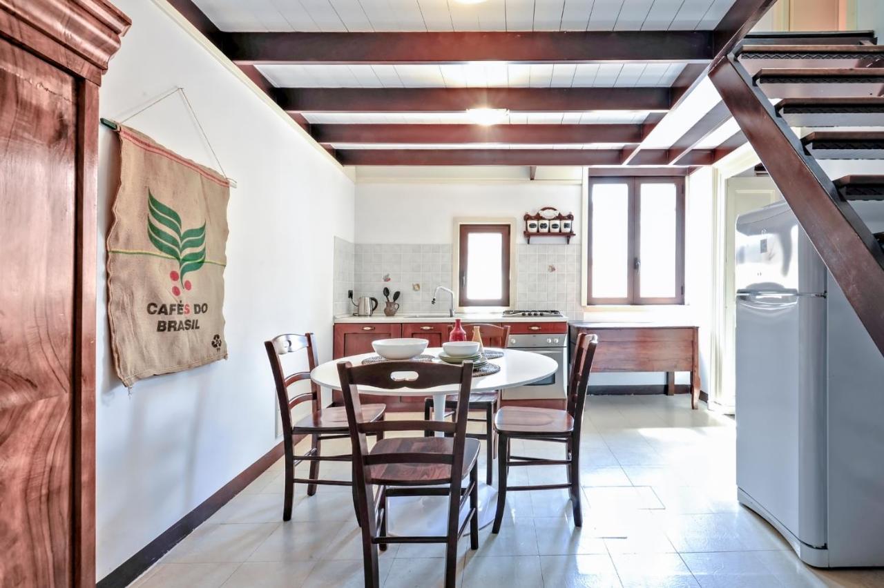 Castriota 19 - Jacuzzi Apartment Sit Lecce Bagian luar foto