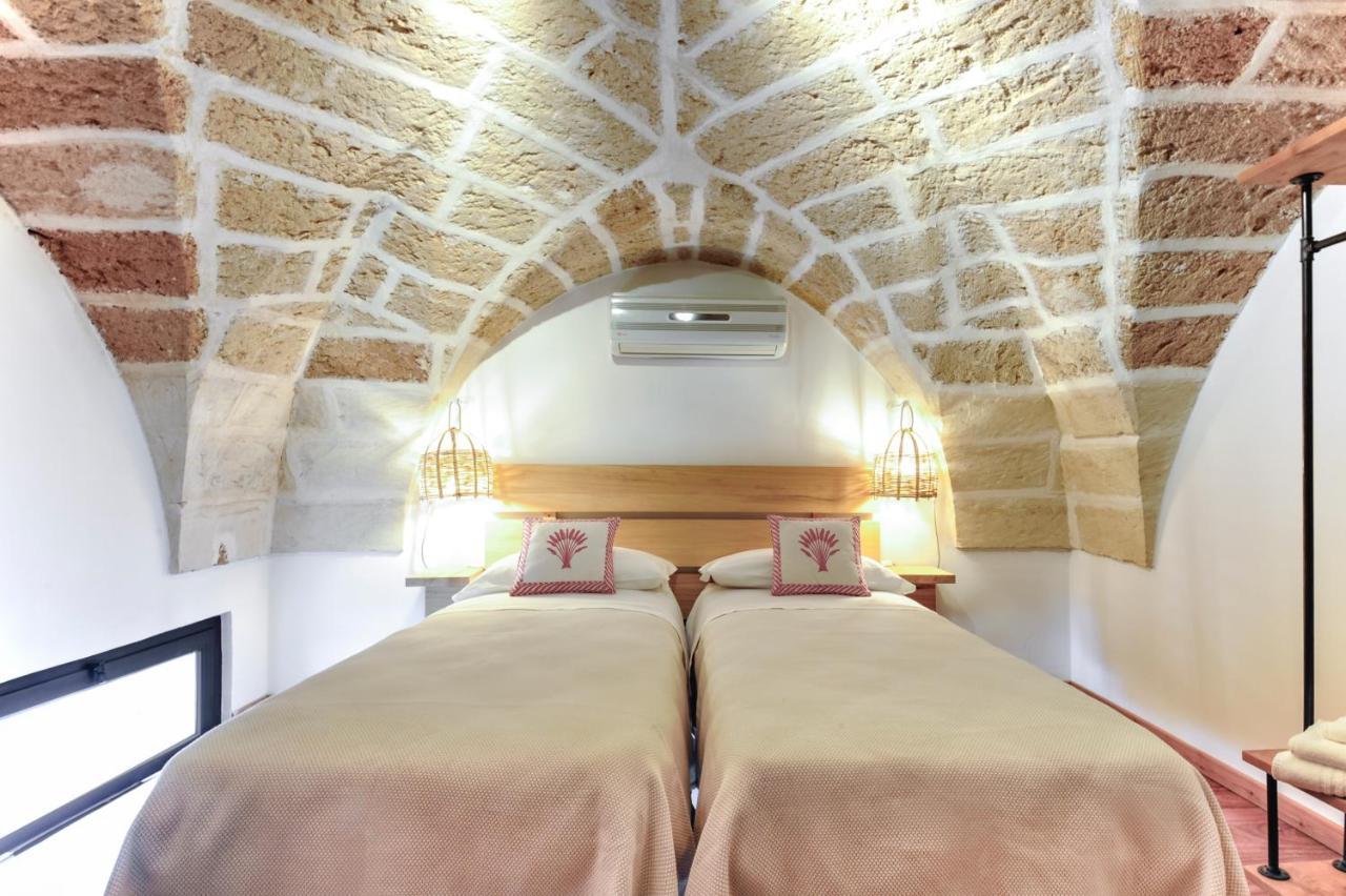 Castriota 19 - Jacuzzi Apartment Sit Lecce Bagian luar foto