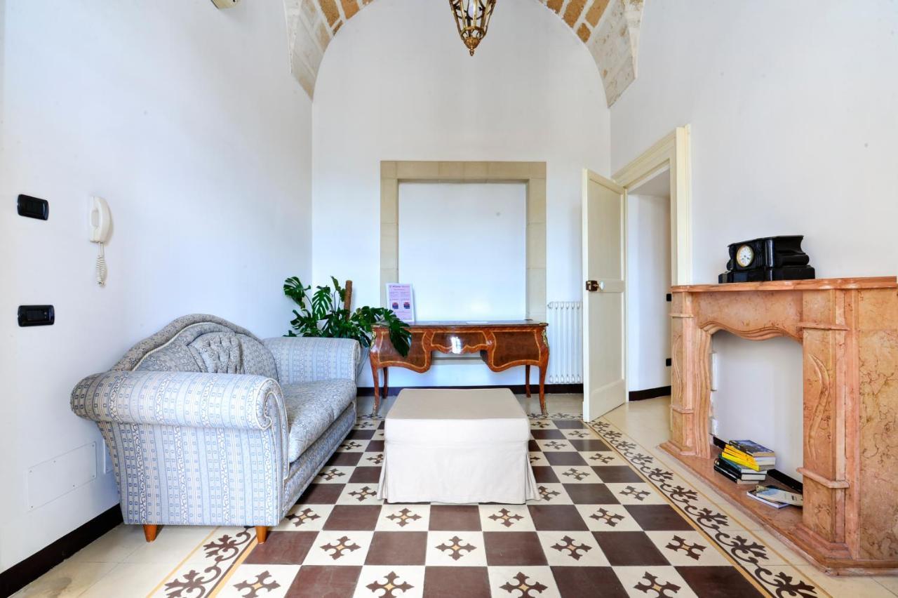 Castriota 19 - Jacuzzi Apartment Sit Lecce Bagian luar foto