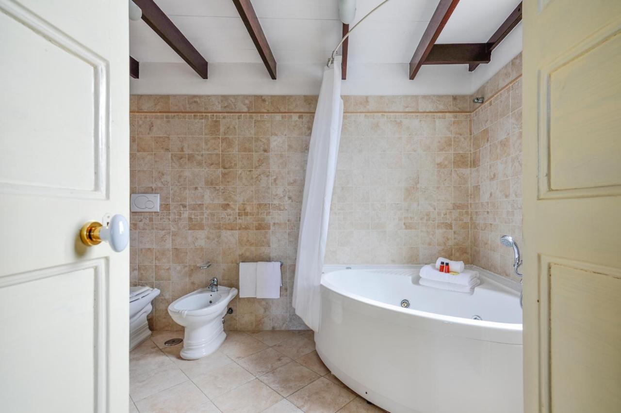 Castriota 19 - Jacuzzi Apartment Sit Lecce Bagian luar foto