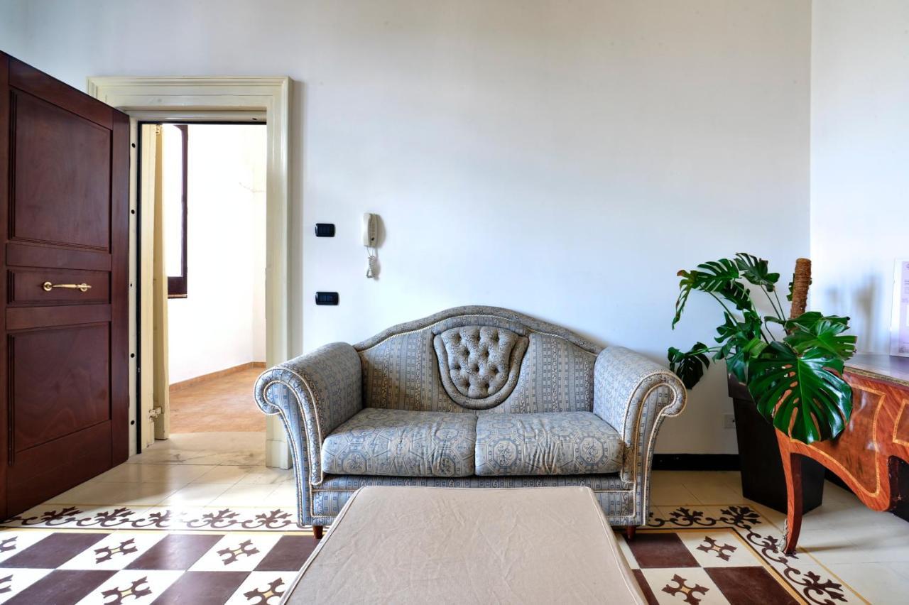 Castriota 19 - Jacuzzi Apartment Sit Lecce Bagian luar foto