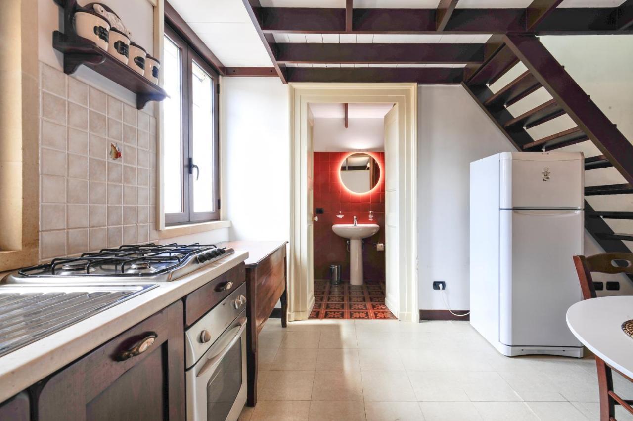 Castriota 19 - Jacuzzi Apartment Sit Lecce Bagian luar foto