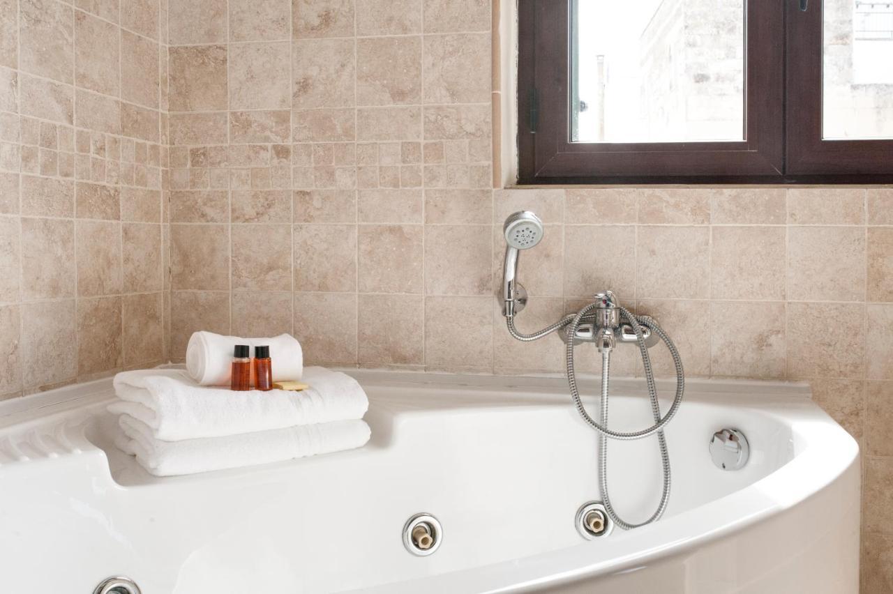 Castriota 19 - Jacuzzi Apartment Sit Lecce Bagian luar foto